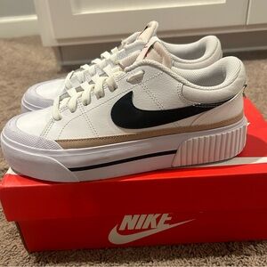 Women’s Nike Court Legacy Lift